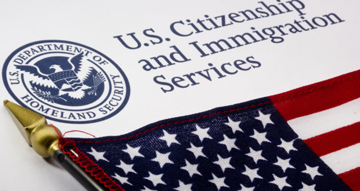 Claves que USCIS brinda a inmigrantes que quieren naturalizarse